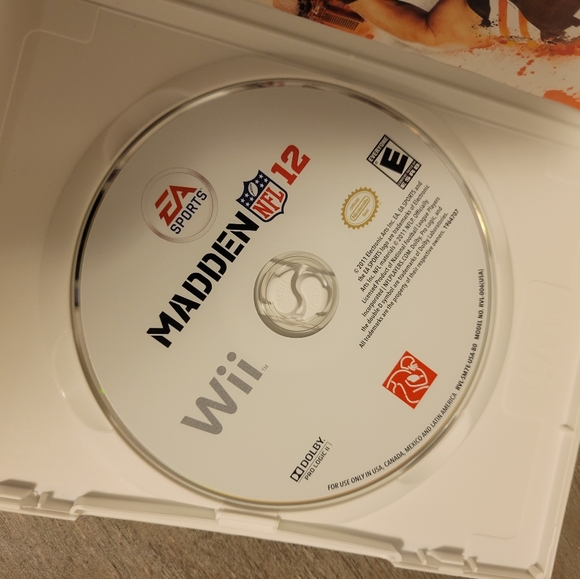 2/$10 - Electronic Arts Madden NFL 12 Nintendo Wii Standard Edition - Picture 3 of 3